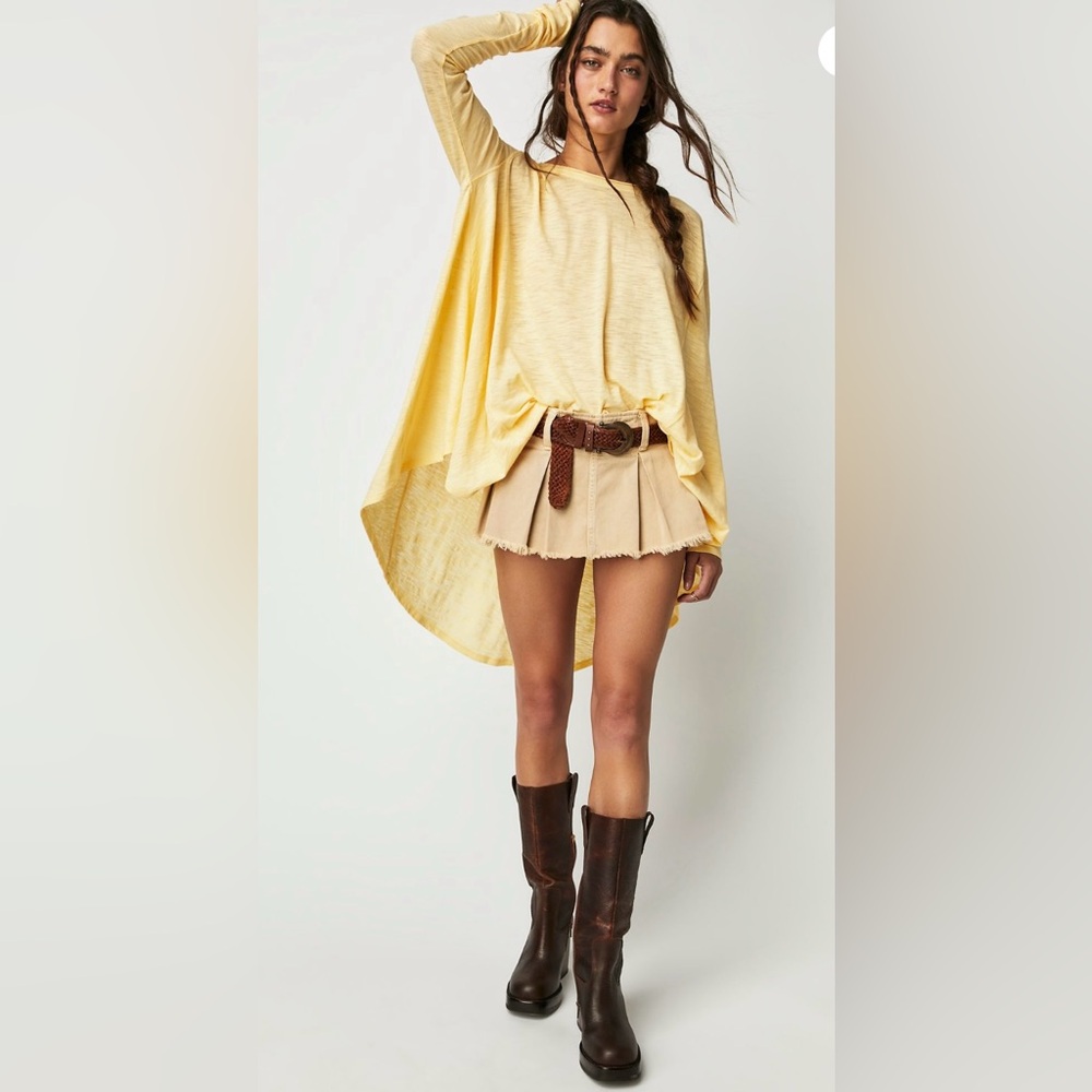 We The Free Aria Trapeze Long-Sleeve
Color: Golden Haze Size: M
NWT